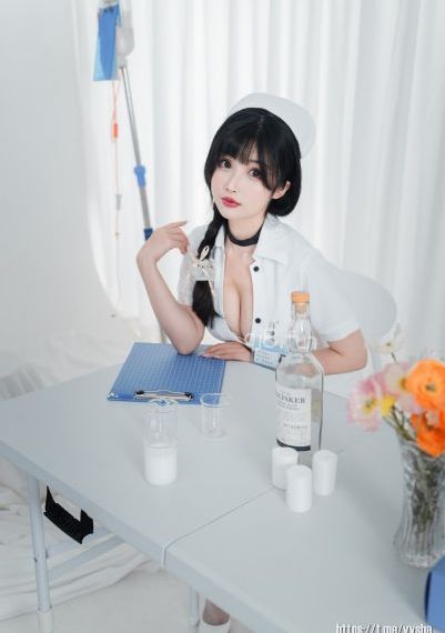 2018欧美时尚大衣_短视频完整无删减版