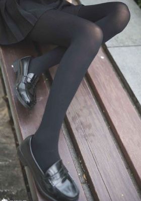 欧美黑色西装美女图片_BD国语HD高清在线观看