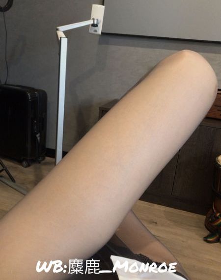 欧美金发美女吻戏_超清免费高清观看